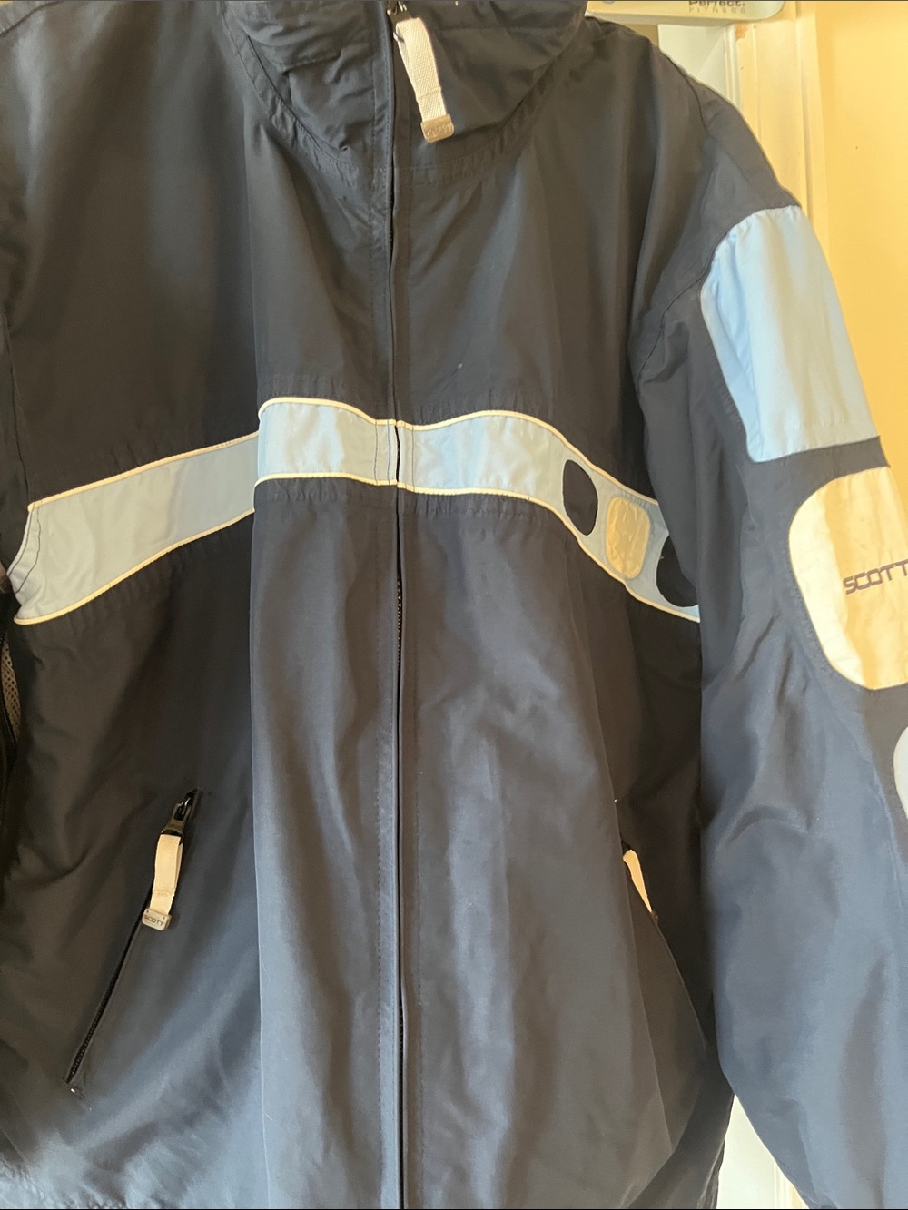 Scott women’s Navy and Light Blue Windbreaker Jacket with White Lining - Picture 3 of 4